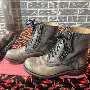 Women’s  Gray Leather Lace-Up Zip Bed STU boots